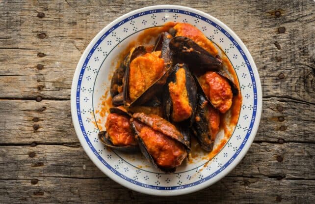 piatto di cozze ripiene al sugo