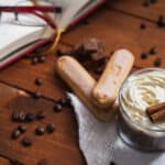 crema alla vaniglia con biscotti