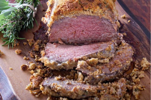 filetto in crosta di pane affettato