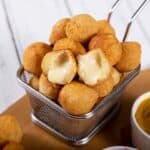 cestino con frittelle di fontina