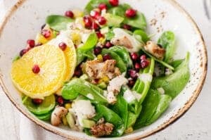 piatto di insalata dicembrina con agrumi