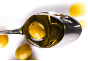 cucchiaio di olio extra vergine di oliva DOP