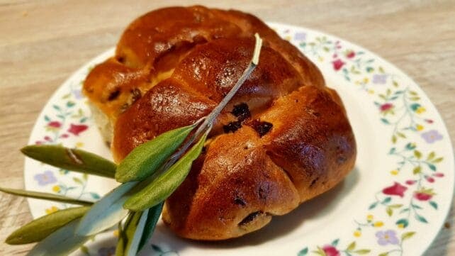 piatto con pan di ramerino