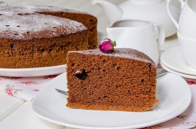 fetta di pan di spagna al cioccolato