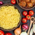 ingredienti per spaghetti al peperonicino