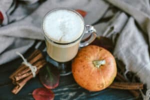 bicchiere di latte e cognac