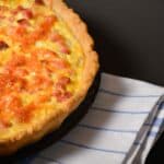 piatto con quiche lorraine