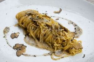 piatto di tagliolini al tartufo