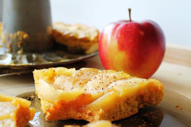 fetta di una gustosa torta di mele