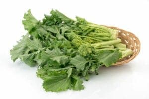 cesto di cime di rapa