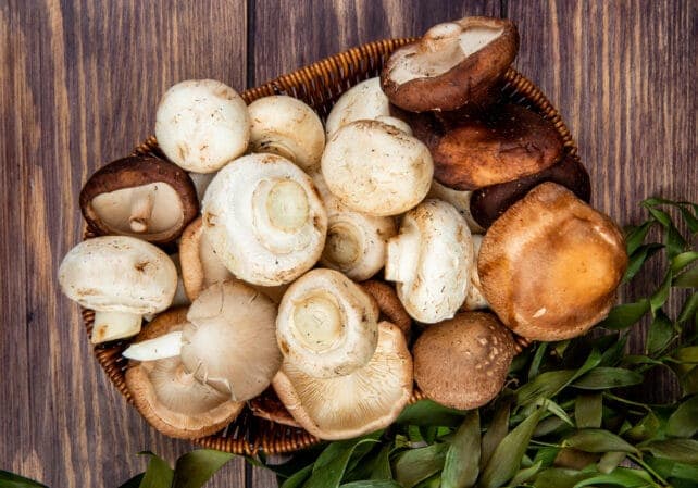 cestino di funghi freschi