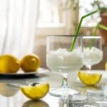 bicchiere con sorbetto al limone