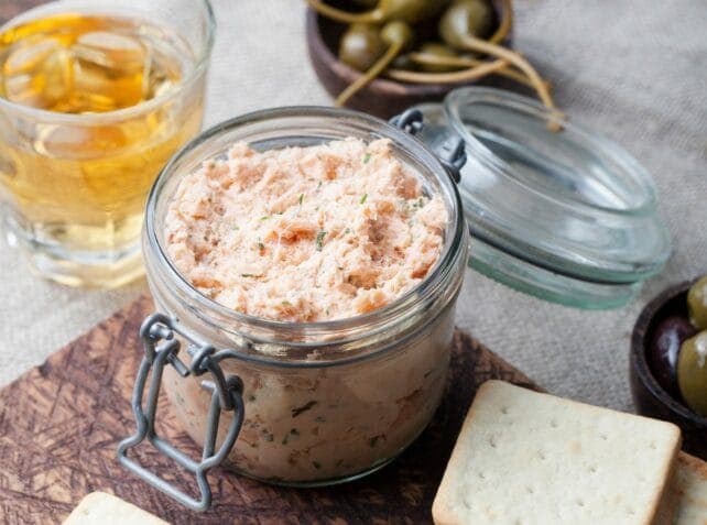 barattolo con mousse di tonno