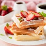 Waffel con panna e fragole (cialde)