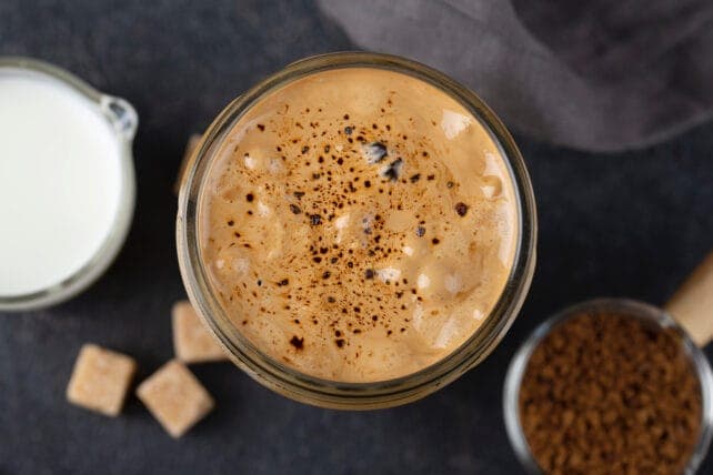 bicchiere di crema fredda al caffè