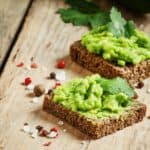 crostini con avocado e pomodorini