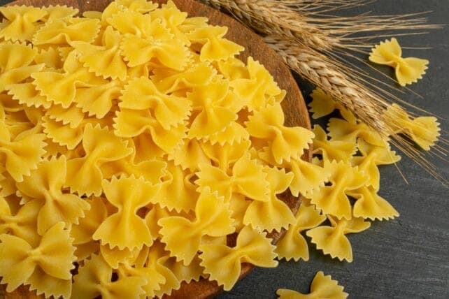 ricetta per farfalle con fagiolini e pesto alla trapanese