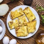 frittata con fiori di trifoglio