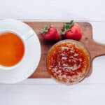 vasetto di marmellata di fragole ed arance