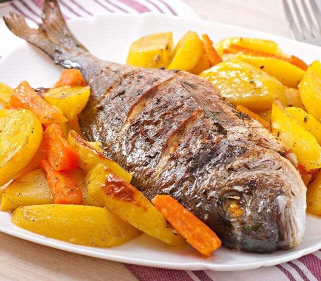 orata al forno alle erbette con patate