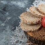 ingredienti cucina povera - pane e pomodoro