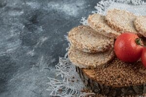 ingredienti cucina povera - pane e pomodoro