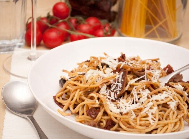 pasta con pomodori secchi e ricotta