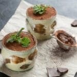 barattolini con tiramisù a base di ricotta